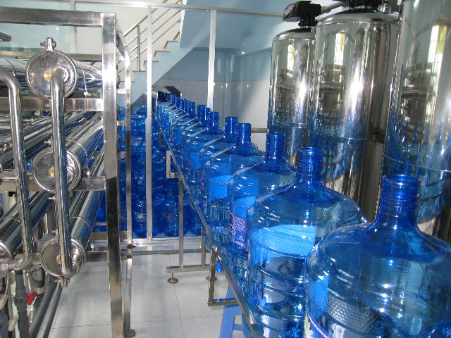 Giá dây chuyền sản xuất nước tinh khiết đóng bình 