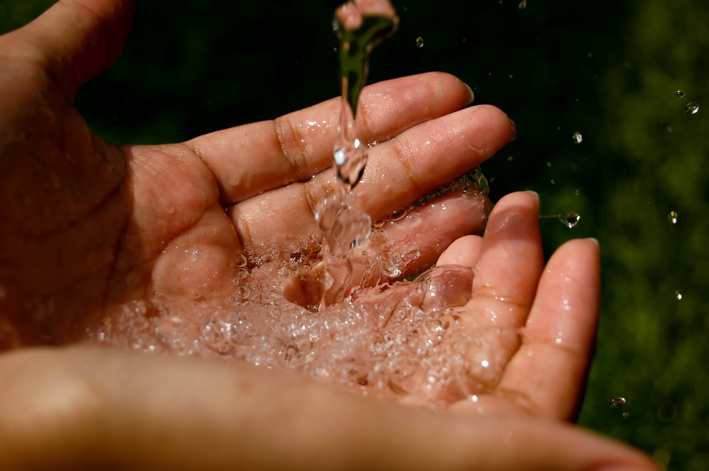 bảo vệ nguồn nước sạch là bảo vệ cuộc sống con người